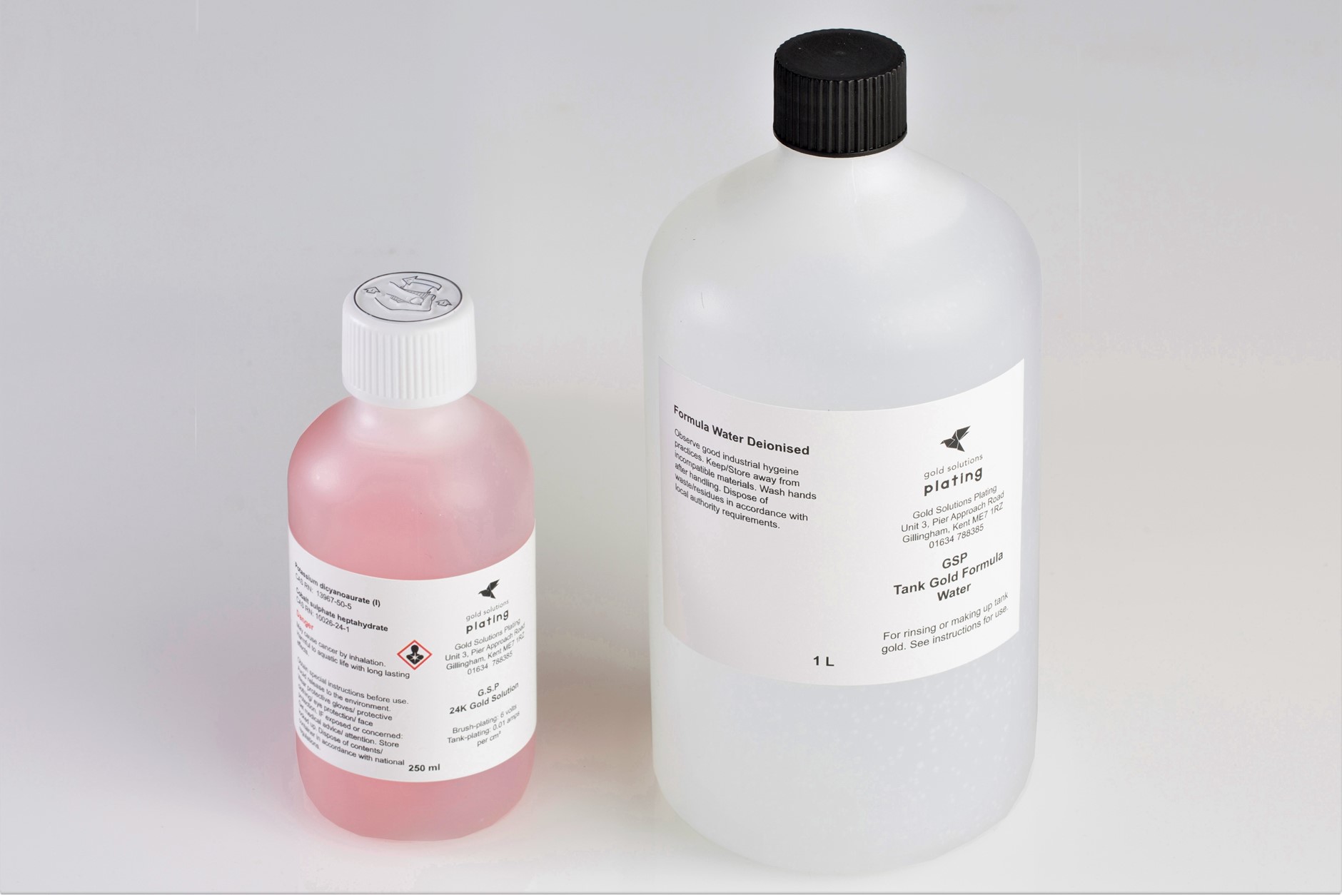 G.S.P Tank Gold Plating Solution, consisting of 1 litre bottle deionised water and 250ml 24K Gold Plating Solution 