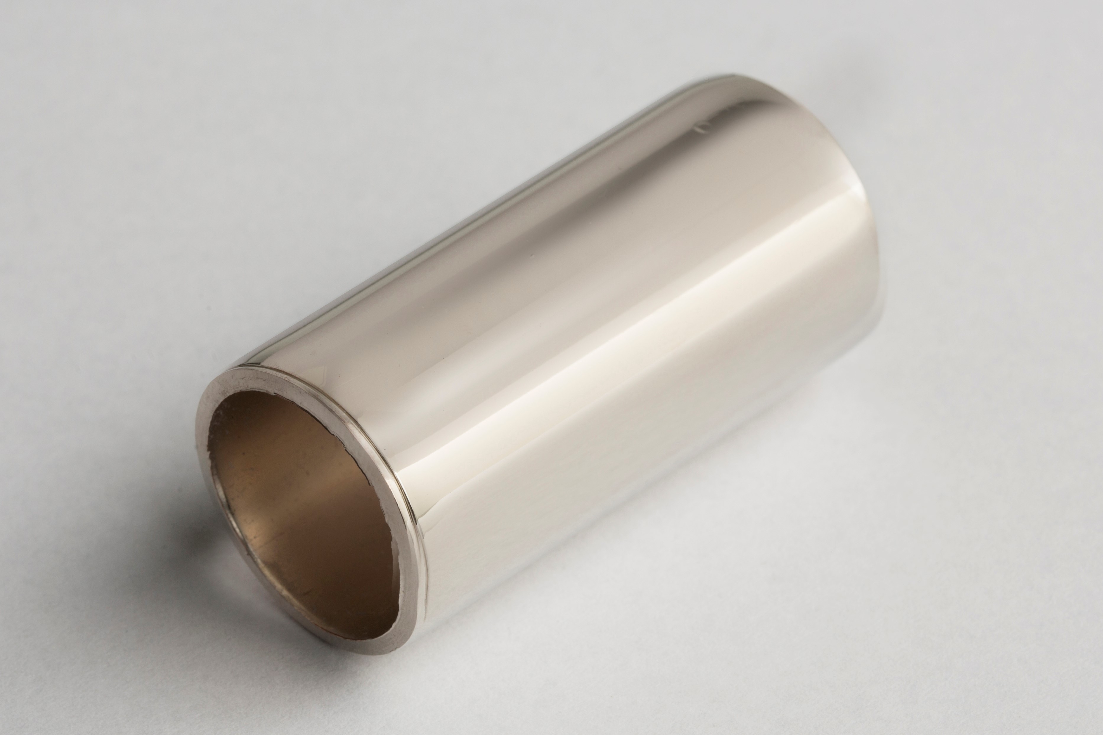 Length of metal pipe electroplated with nickel plating solution