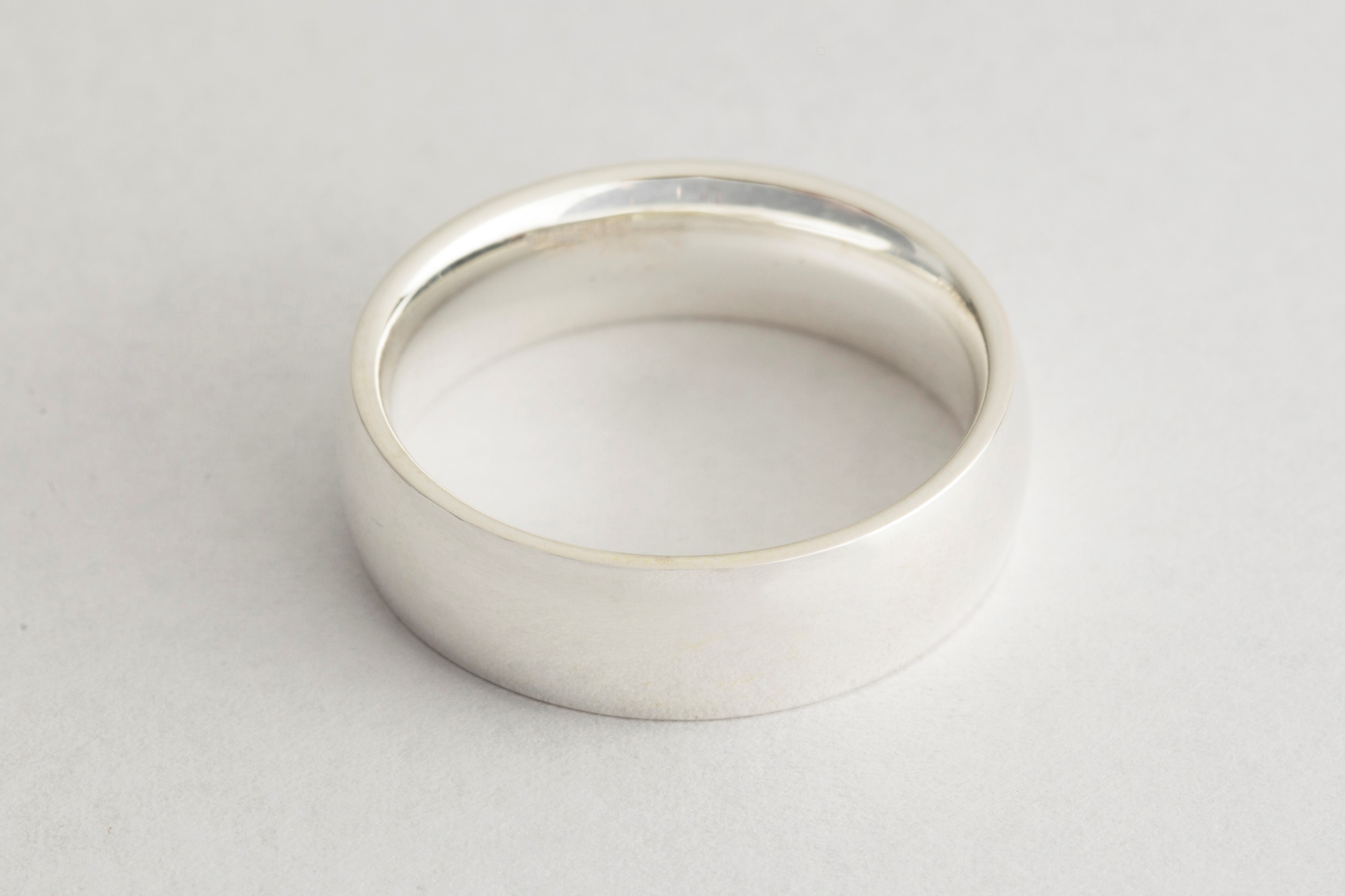 Wedding ring electroplated with silver plating solution